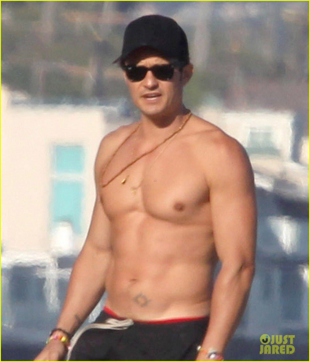 Orlando Bloom Goes Naked Paddle Boarding with Katy Perry 