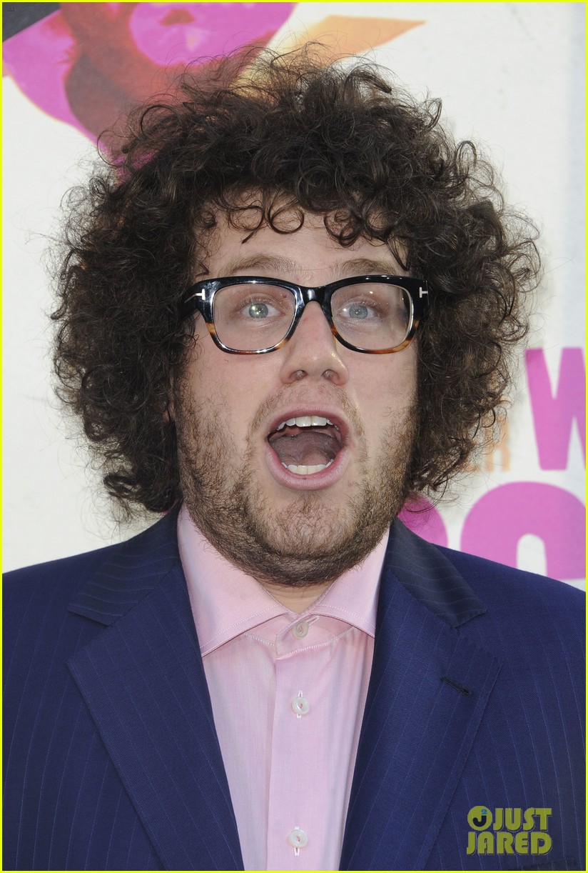 bradley cooper war dogs sunglasses