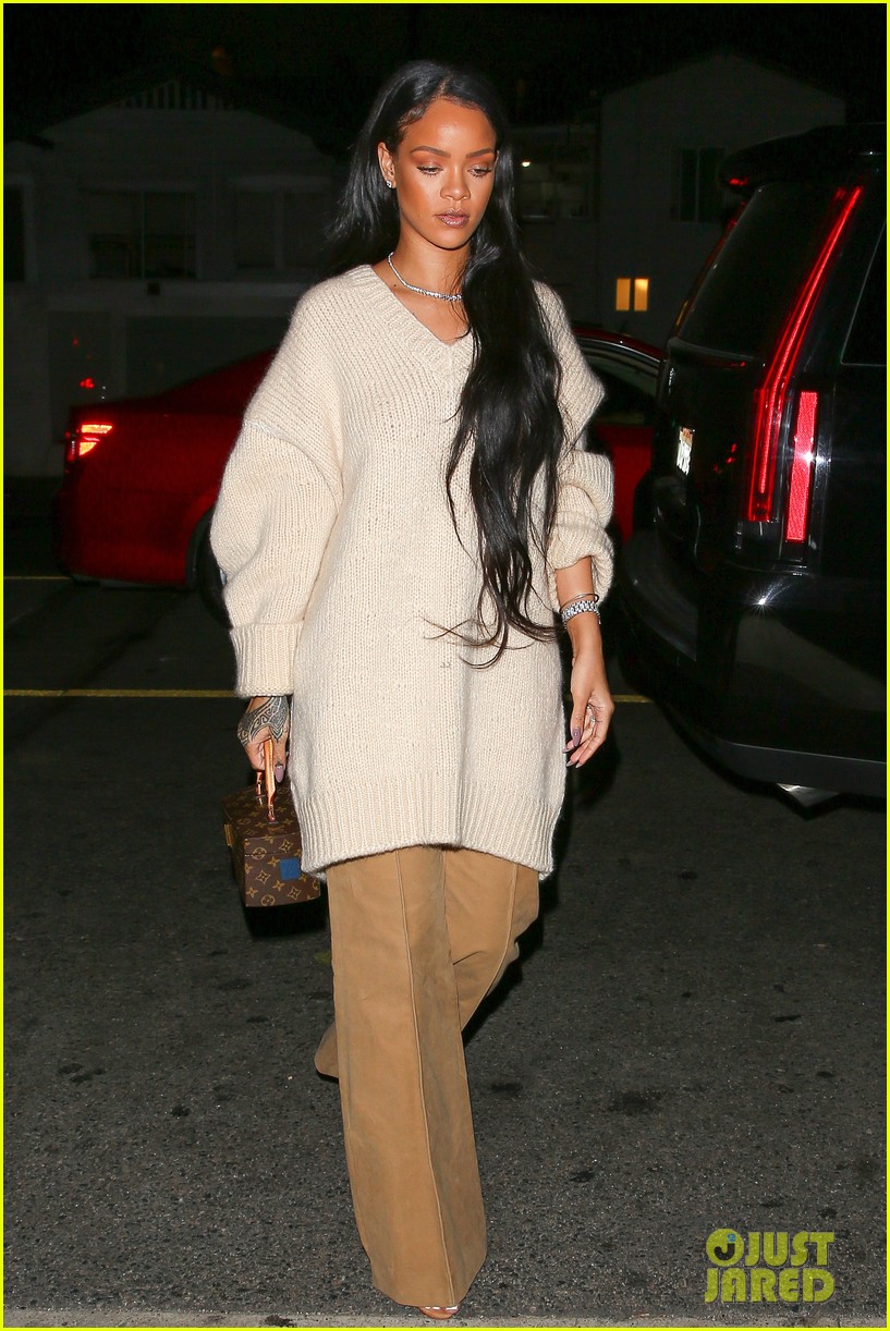 Full Sized Photo Of Rihanna Long Hair Dinner Georgio Baldi 19