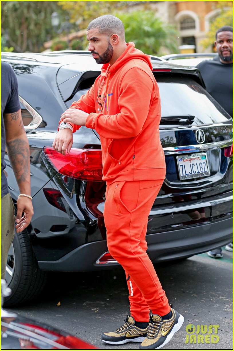 Full Sized Photo of drake wears orange sweats for lunch 14 | Photo 3795307 | Just Jared