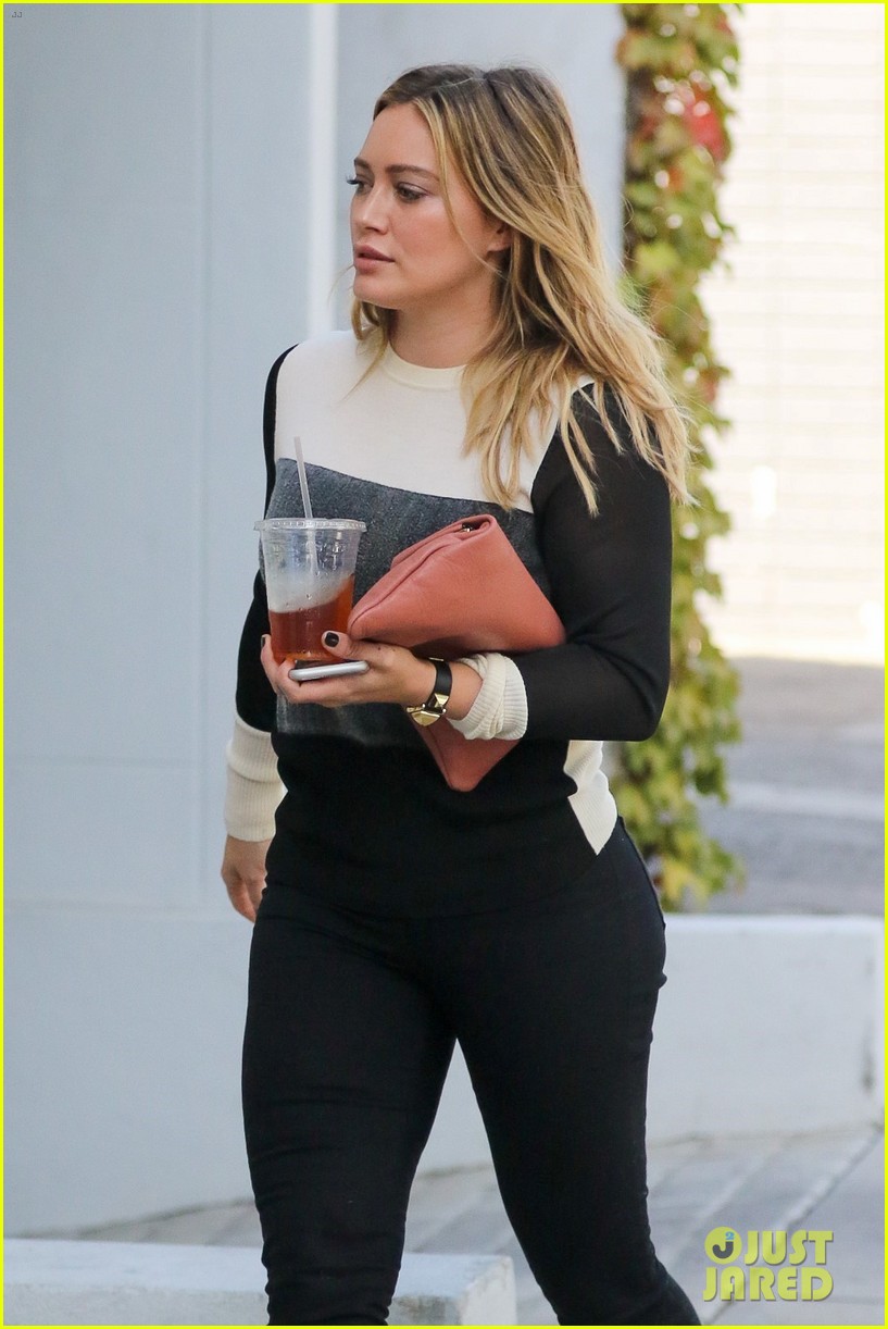 Full Sized Photo Of Hilary Duff Stays Hydrated 04 Photo 3794732 Just Jared
