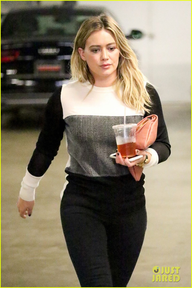Full Sized Photo Of Hilary Duff Stays Hydrated 22 Photo 3794750 Just Jared