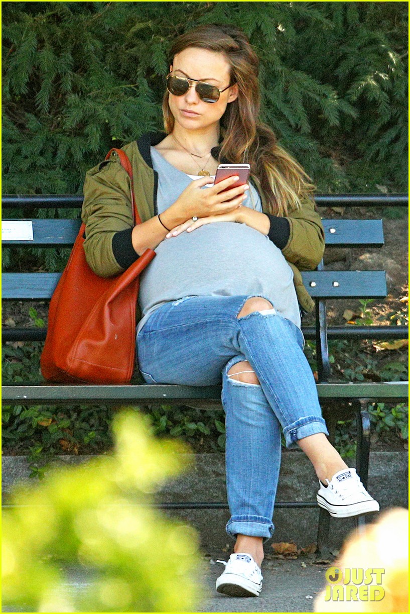 [Image: pregnant-olivia-wilde-large-baby-bump-20.jpg]