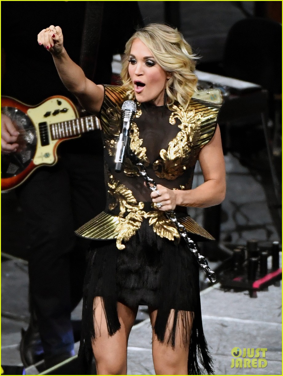 Full Sized Photo of carrie underwood storyteller tour las vegas 03