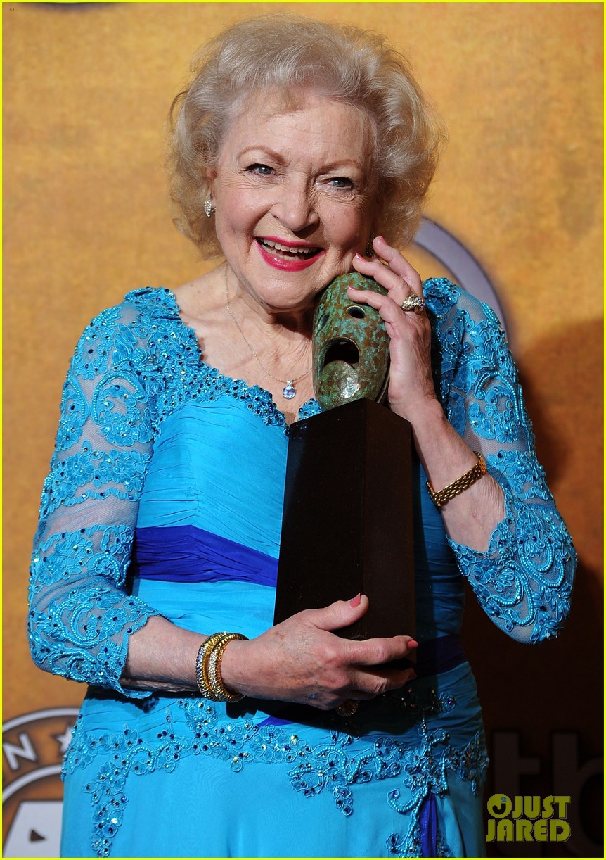 Full Sized Photo Of Betty White Turns 95 Years Old 03 Photo