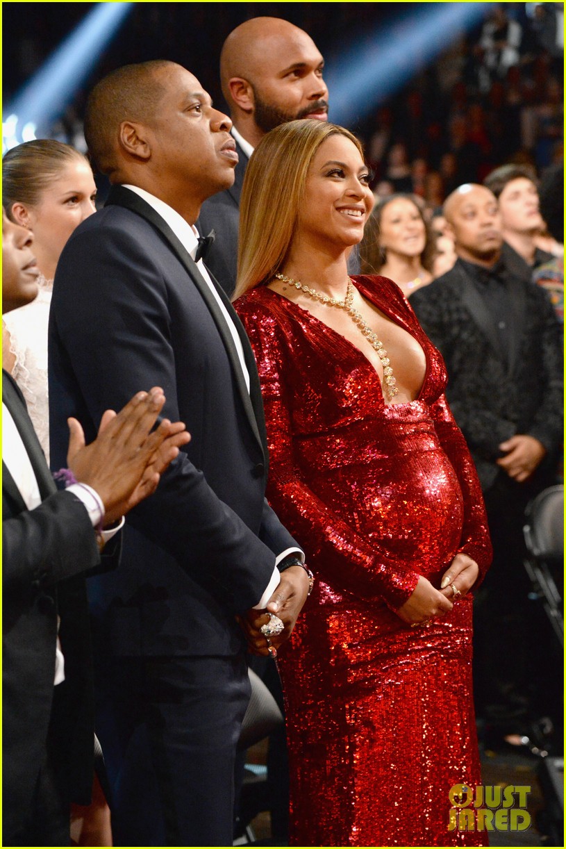 pregnant-beyonce-stuns-in-red-dress-at-grammys-2017-with-jay-z-05.jpg