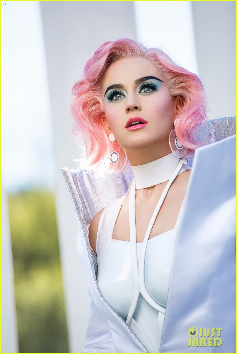 katy-perry-journeys-to-oblivia-in-chained-to-the-rhythm-music-video-02.jpg
