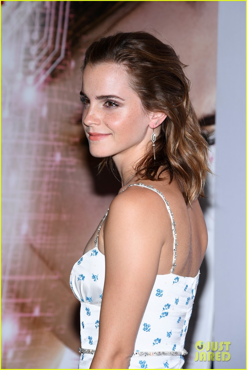 Full Sized Photo of emma watson circle premiere paris pics 12 | Photo