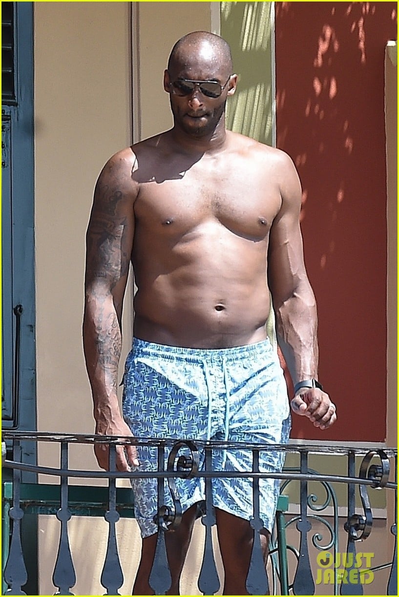 NBA legend Kobe Bryant shirtless on Lamar Odom Shirtless Hike Wearing Kobe ...