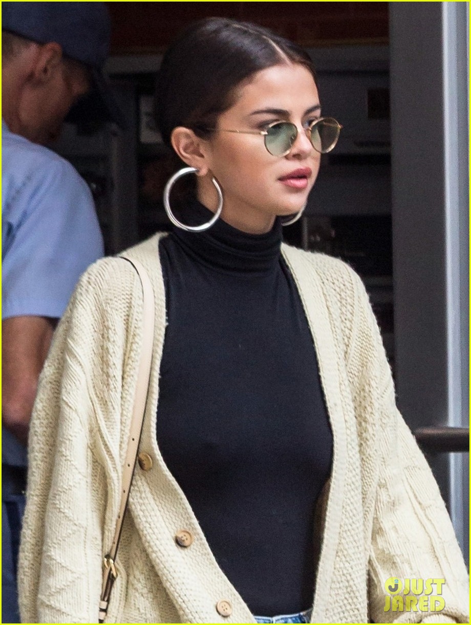 Selena Gomez is Ready for Fall in Knitted Sweater & Turtleneck ...