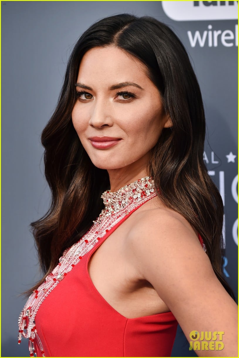 Olivia Munn in Prada - Critics Choice Awards 2018