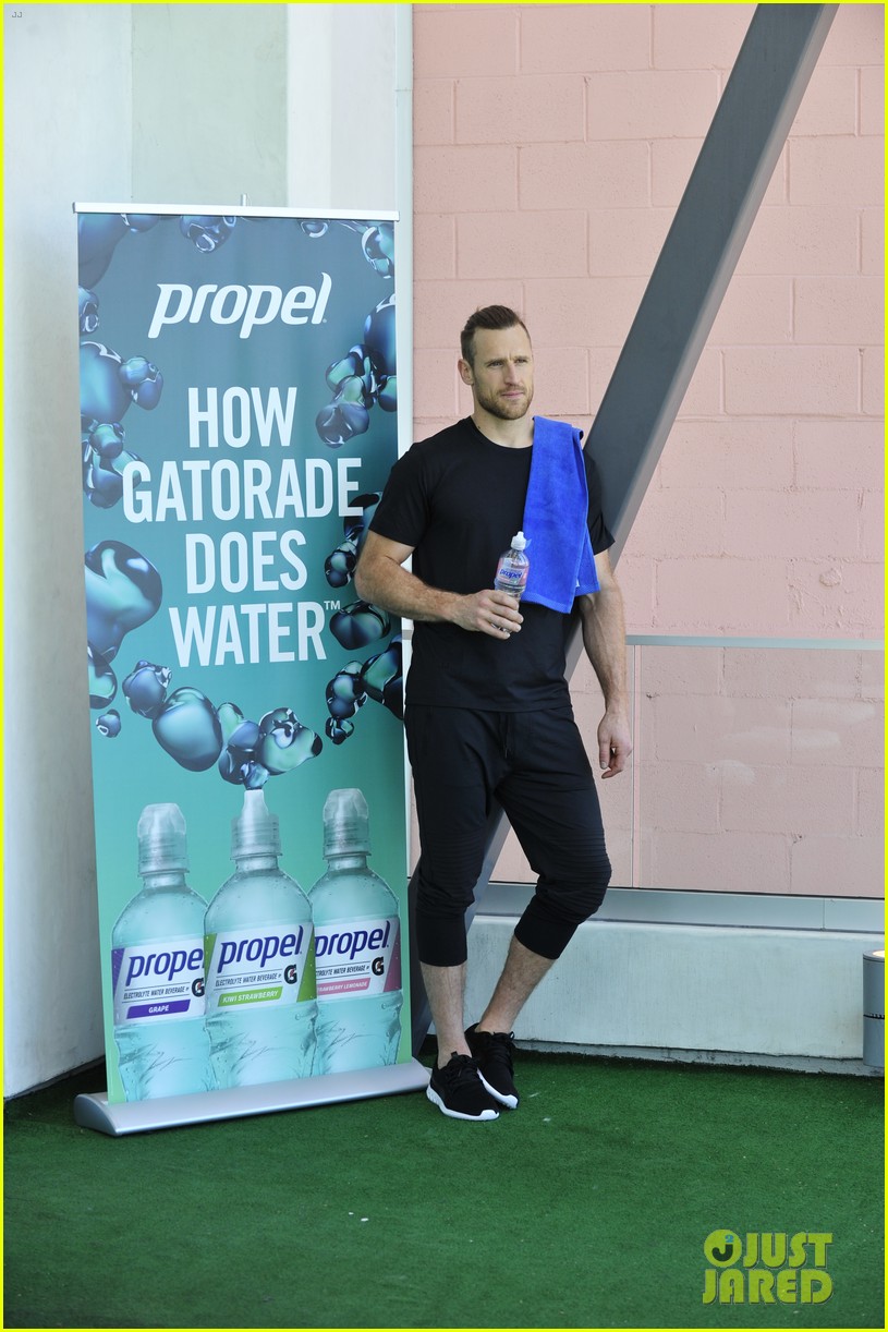 Full Sized Photo of julianne hough brooks laich workout