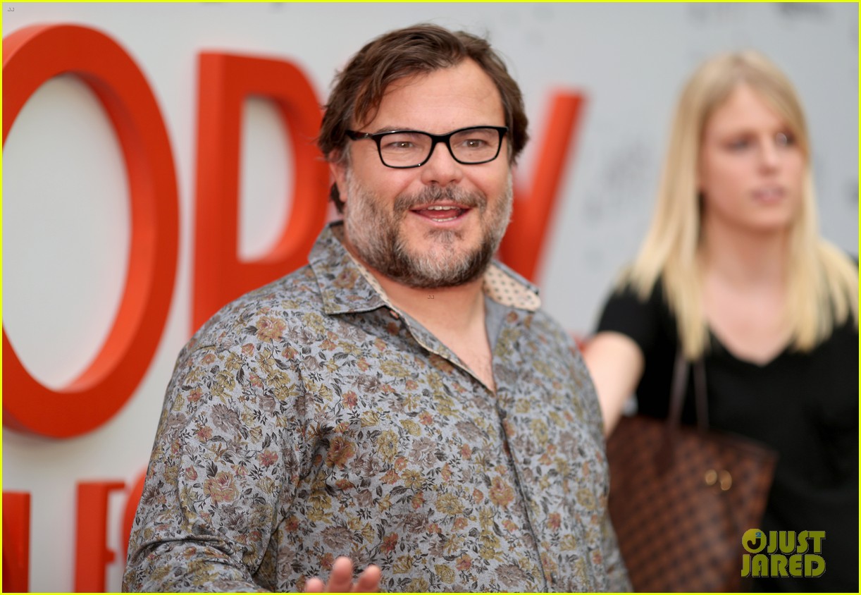 Full Sized Photo of rooney mara joaquin phoenix dont worry he wont get