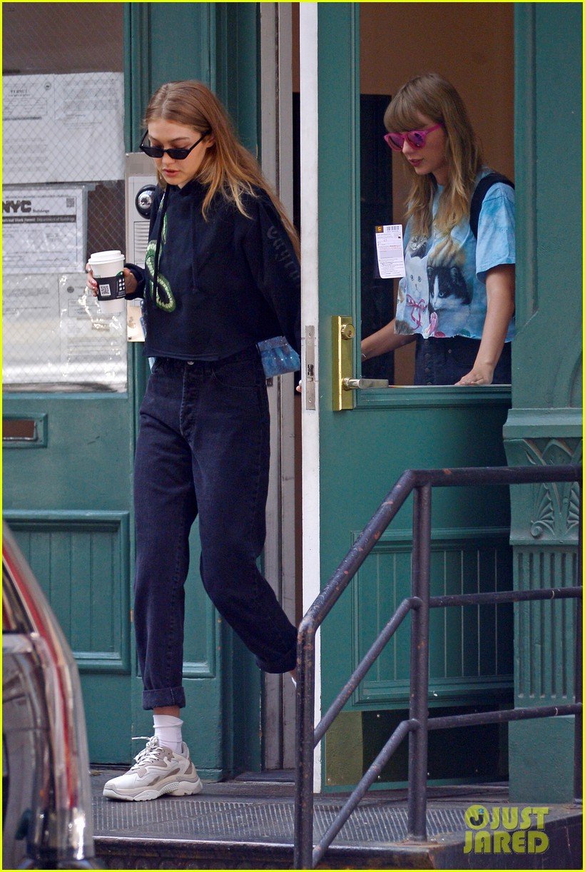 taylor swift and gigi hadid wear animal prints while out in nyc 014114028