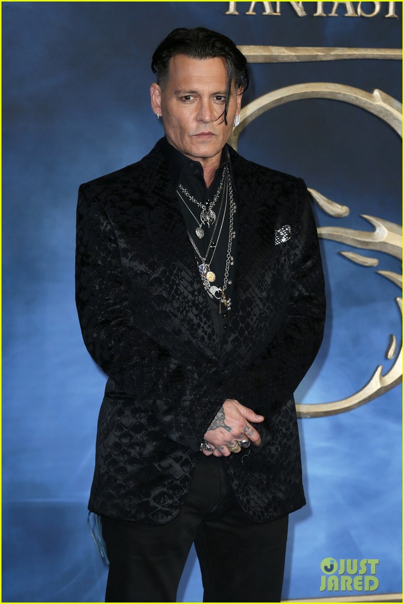 johnny depp fantastic beasts premiere