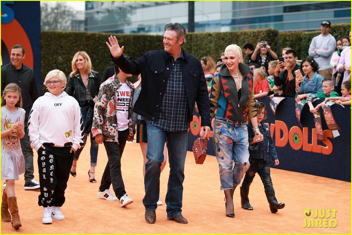 Blake Shelton Is Joined By Gwen Stefani Her Kids At Uglydolls