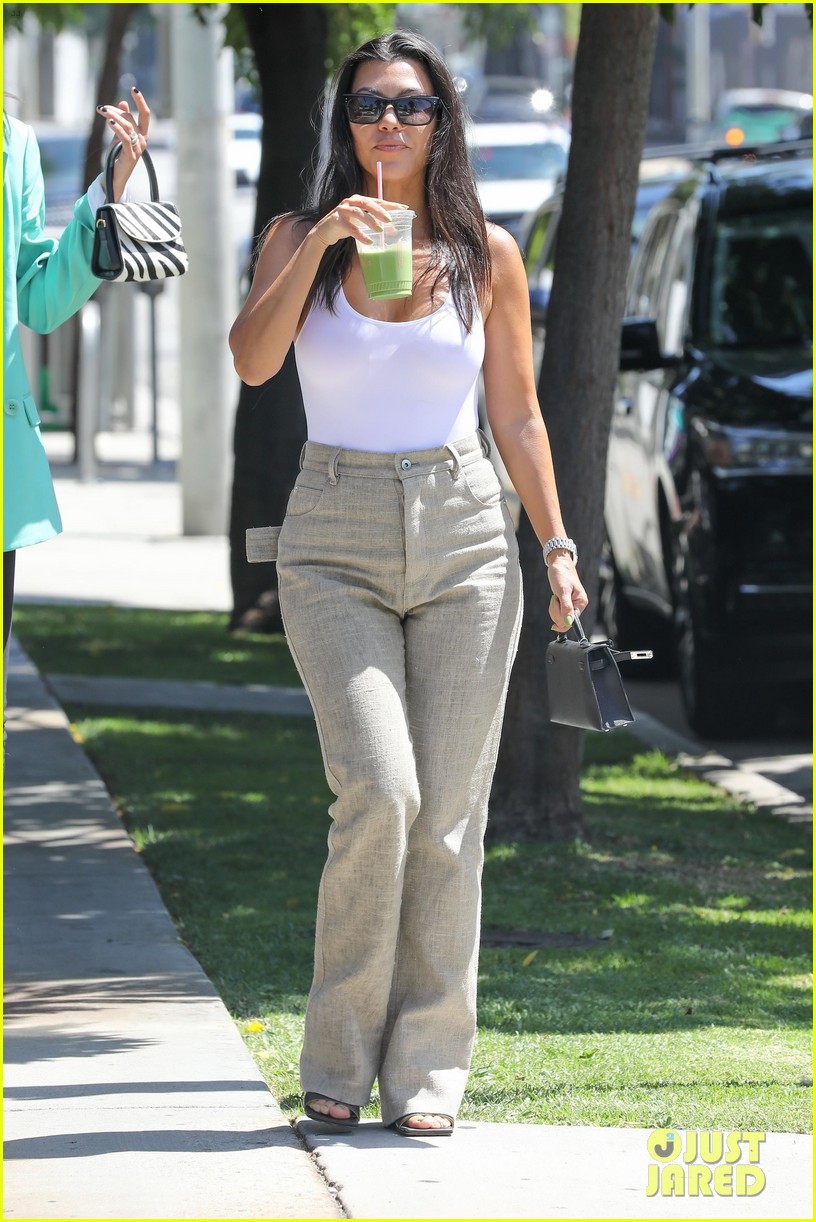 Full Sized Photo of kourtney kardashian shopping august 2019 04 | Photo