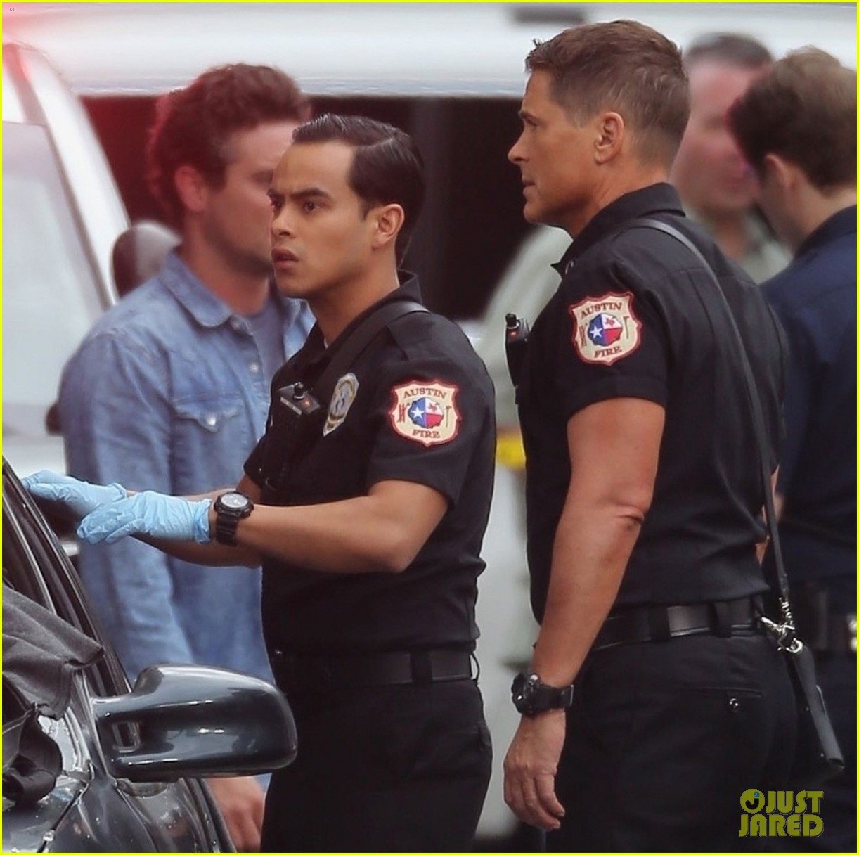 Full Sized Photo of rob lowe looks good in uniform on 911 lone star set