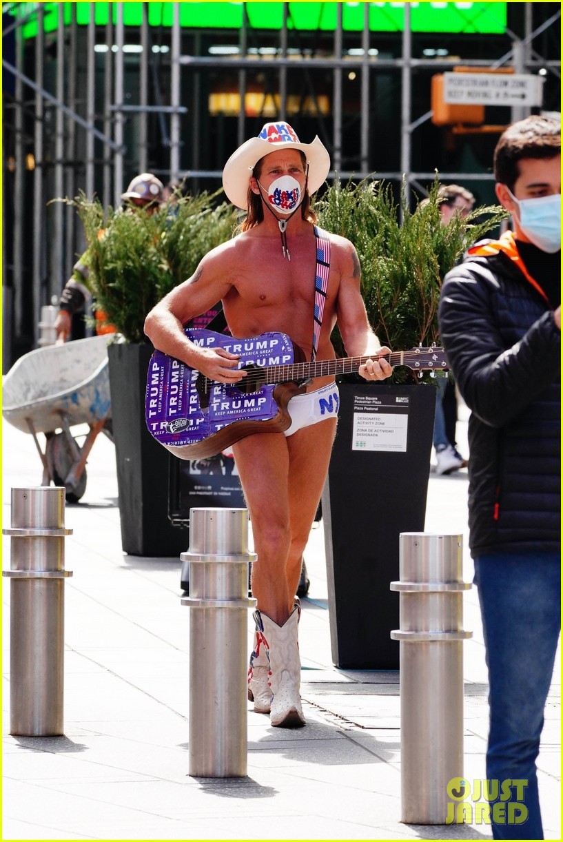 NYCs iconic Naked Cowboy ignores the coronavirus to 