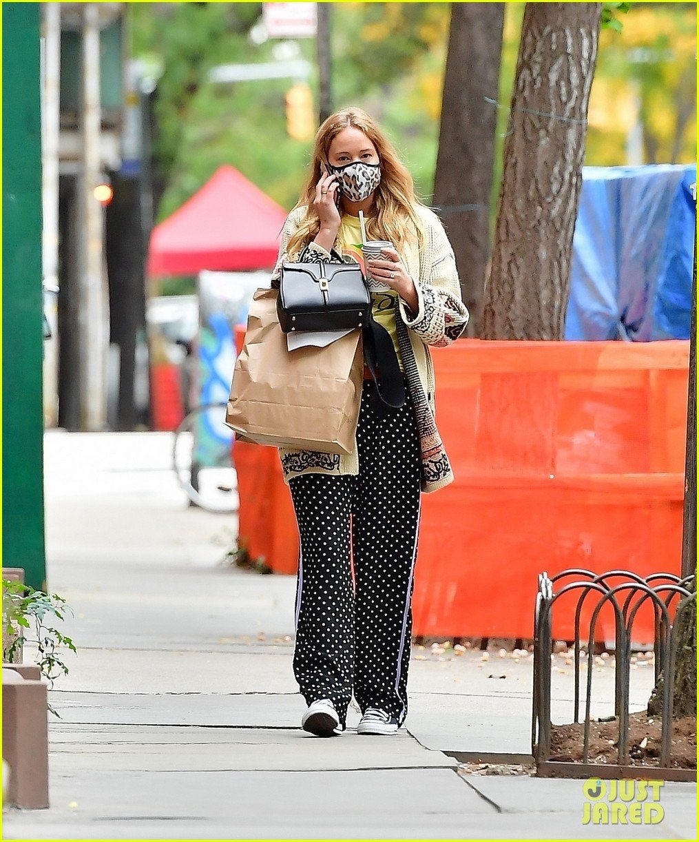 Full Sized Photo of jennifer lawrence casual fashion in new york city