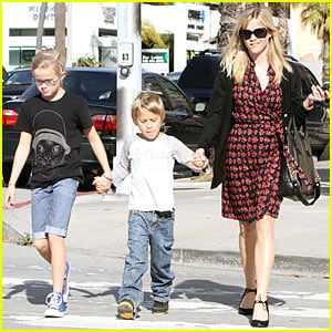 Reese Witherspoon Hits Jenny Bec's Toy Store | Ava ...