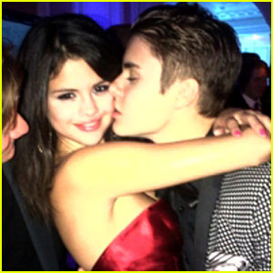 Justin Bieber & Selena Gomez: Birthday Kiss!