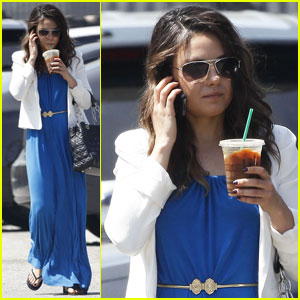 Mila Kunis Cools Off with Coffee
