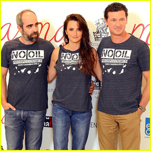Penelope Cruz Rocks Wet Hair Look, Advocates for Canary Islands at 'Ma Ma' Spain Photo Call
