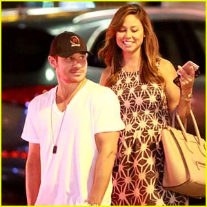 Nick Lachey & Pregnant Wife Vanessa Grab Dinner at The Six