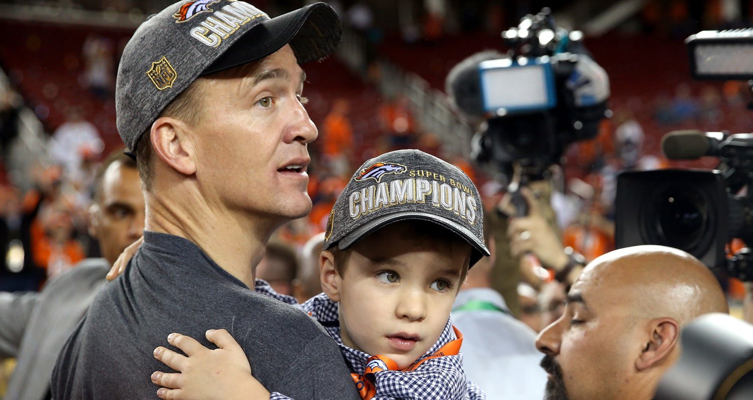 Peyton Mannings' Kids Join Him on Super Bowl 2016 Field!