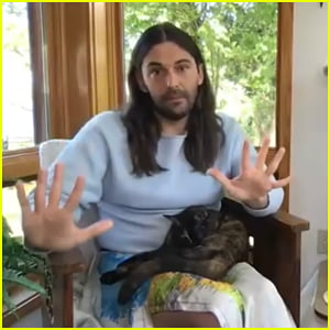 Queer Eye S Jonathan Van Ness Says Don T Cut Your Own Hair While Social Distancing Jimmy Fallon Jonathan Van Ness Just Jared