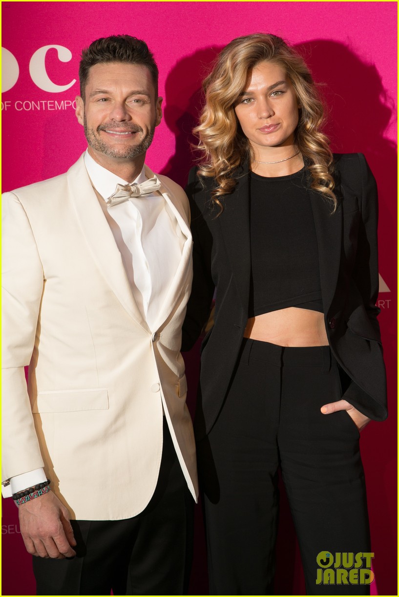 who is sandra bullock dating now