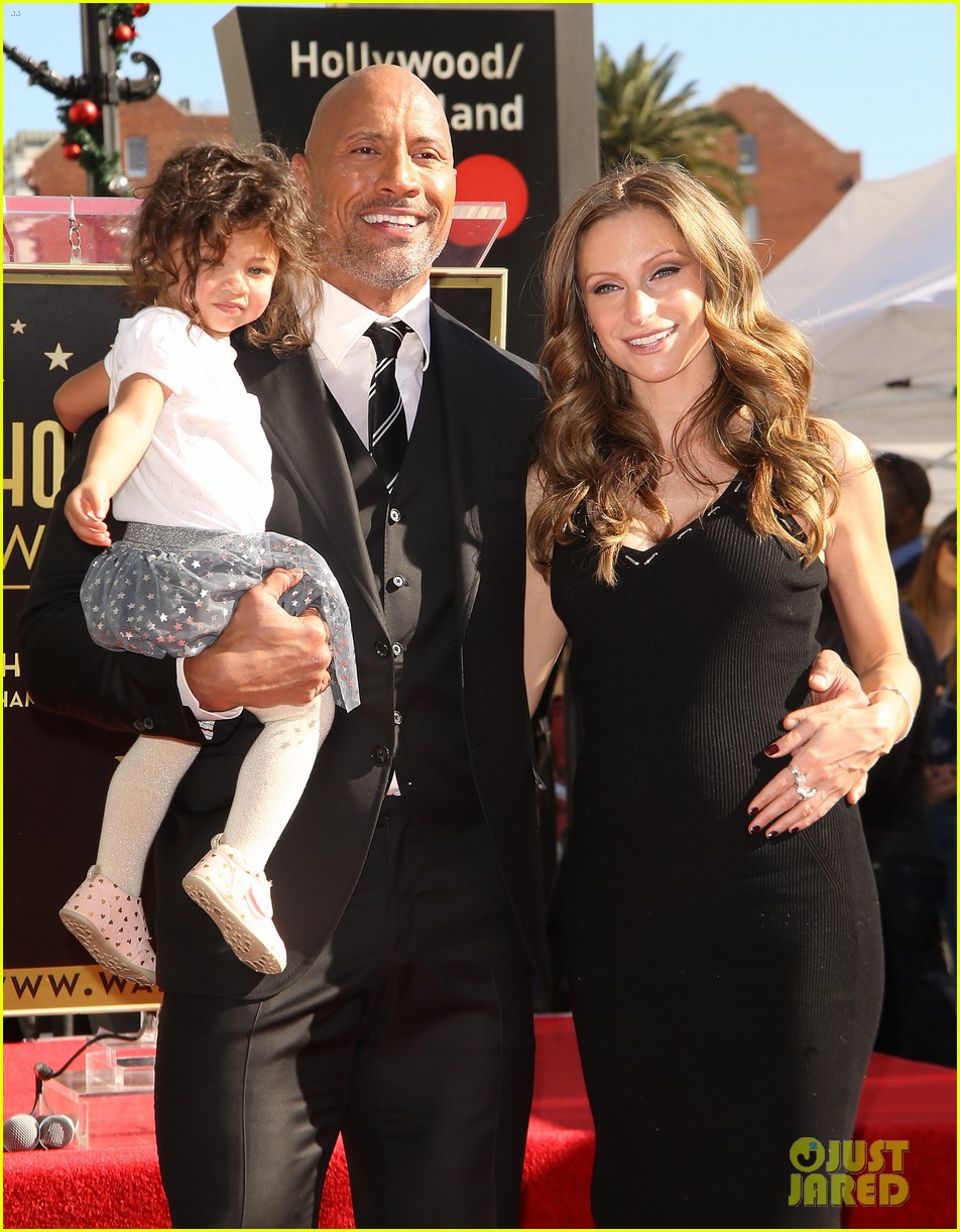 Dwayne Johnson is Supported by Pregnant Girlfriend Lauren ...